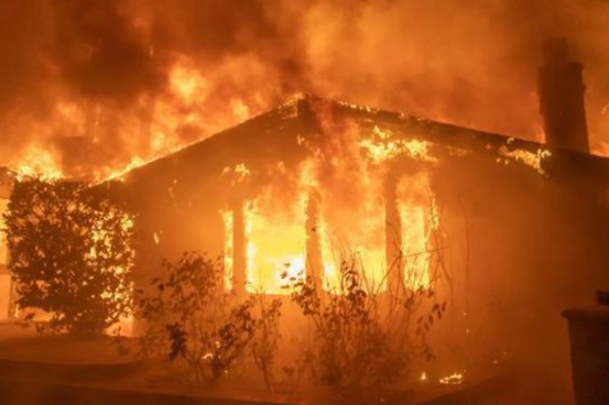 İçlerinde Türklerin de evlerinin olduğu Los Angeles yangını büyüyor: 180 bin kişi için tahliye emri verildi!