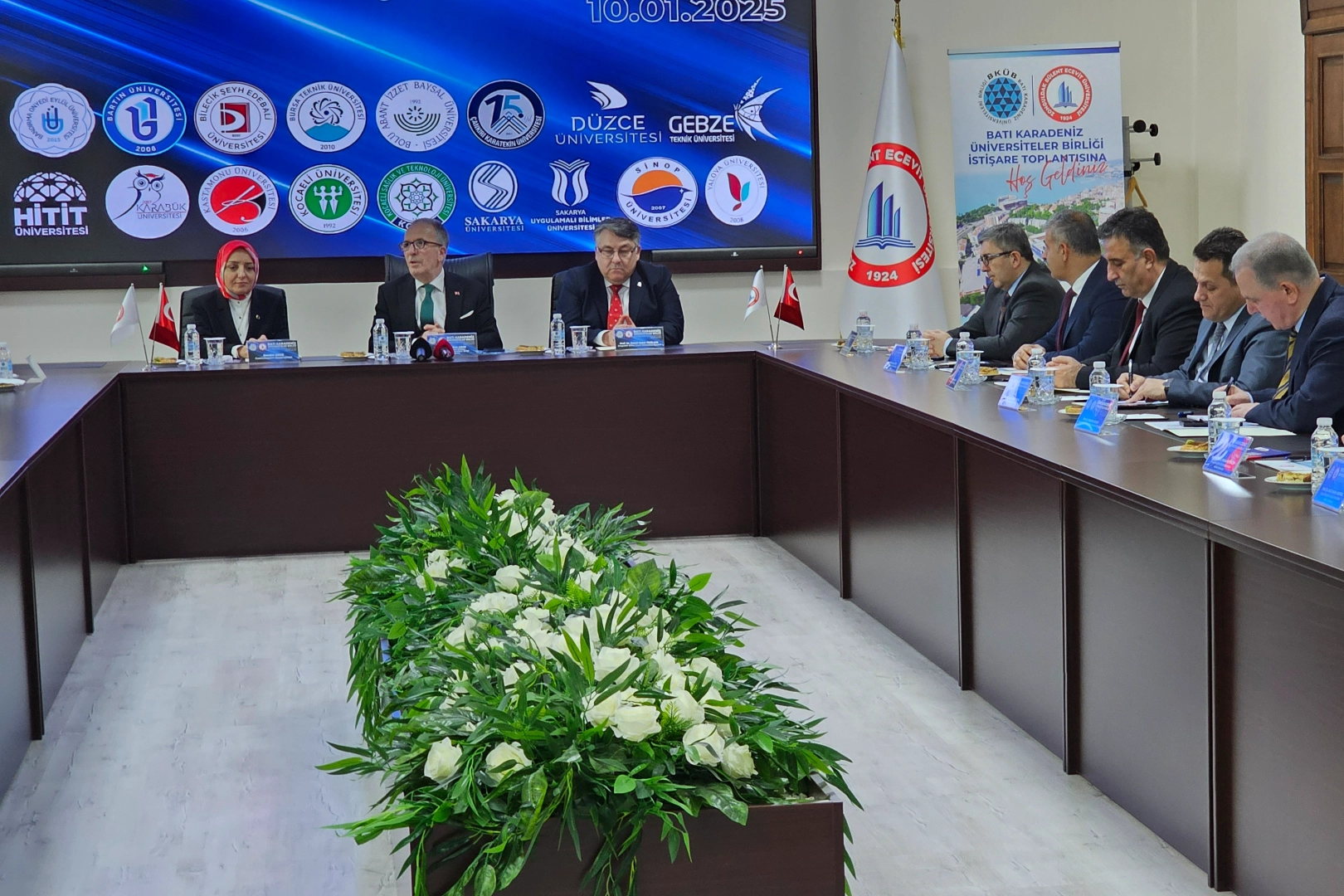 Şiddetle mücadelede akademik adım: Üniversitelerden iş birliği haberinin görseli