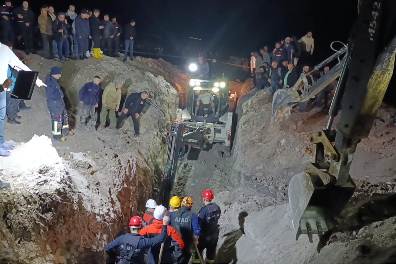 Amasya’da göçük: Toprak altında kalan 2 kişi hayatını kaybetti