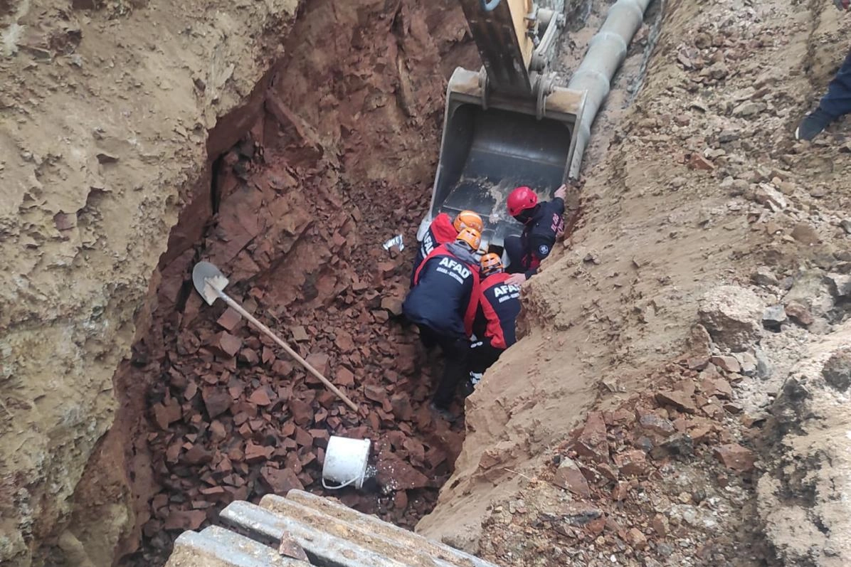 Elazığ’da göçük: Toprak altında kalan 1 işçi öldü