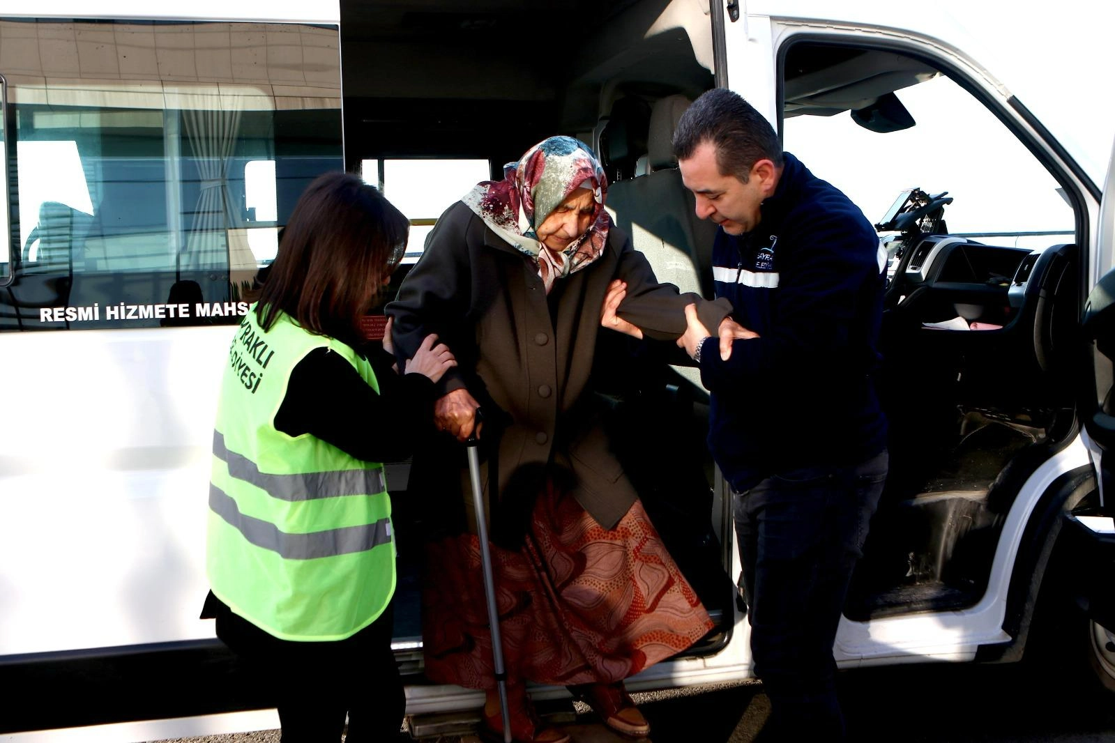 Bayraklı Belediyesi koca çınarlar için harekete geçti: Yaşlı destek hattı hizmette