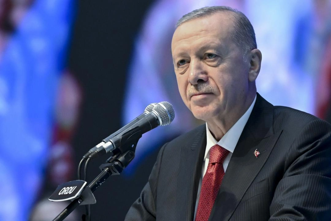 Cumhurbaşkanı Erdoğan'dan müjde: Yeni evlenecek gençlere faizsiz kredi!