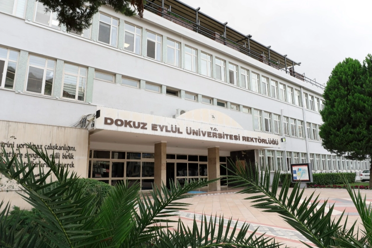 Dokuz Eylül Üniversitesi'nde 3 yönetmelik yürürlükten kaldırıldı