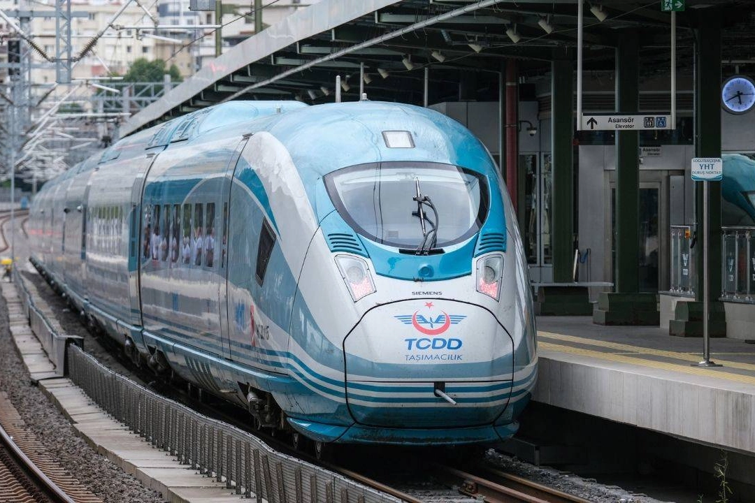 Yüksek hızlı tren bilet fiyatlarına zam geldi: İşte YHT bilet fiyatı 2025