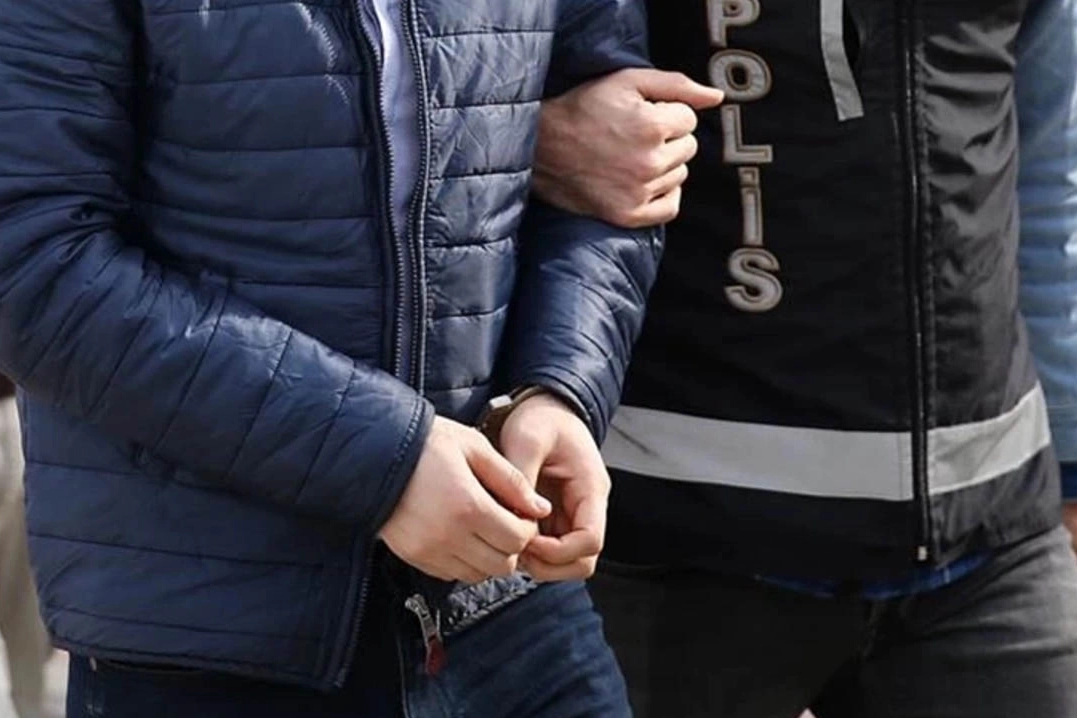 İzmir haber: Eve kurşunlu saldırı! 2 zanlı yakalandı haberinin görseli