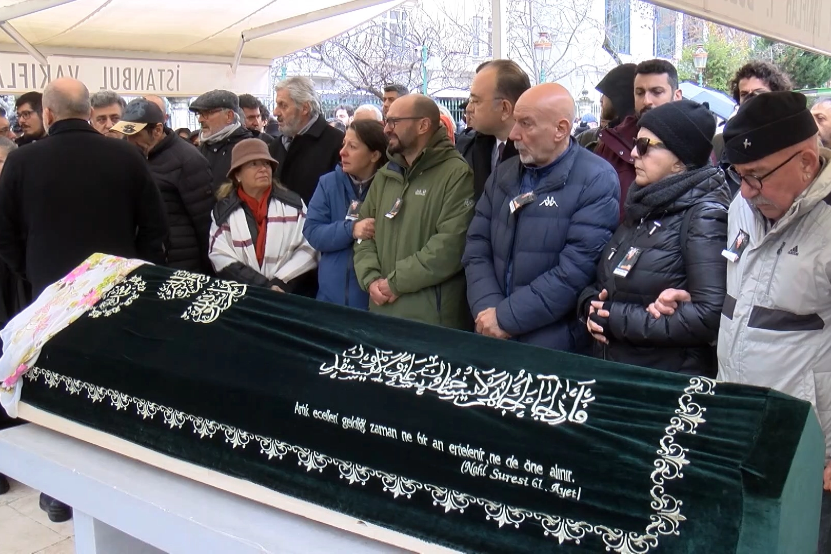 Oyuncu Bedia Ener Öztep gözyaşları içinde toprağa verildi