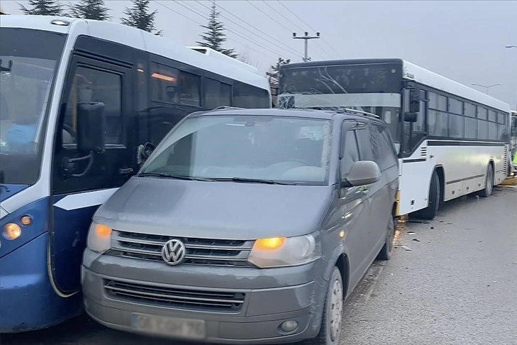 Zincirleme trafik kazası: 26 yaralı!