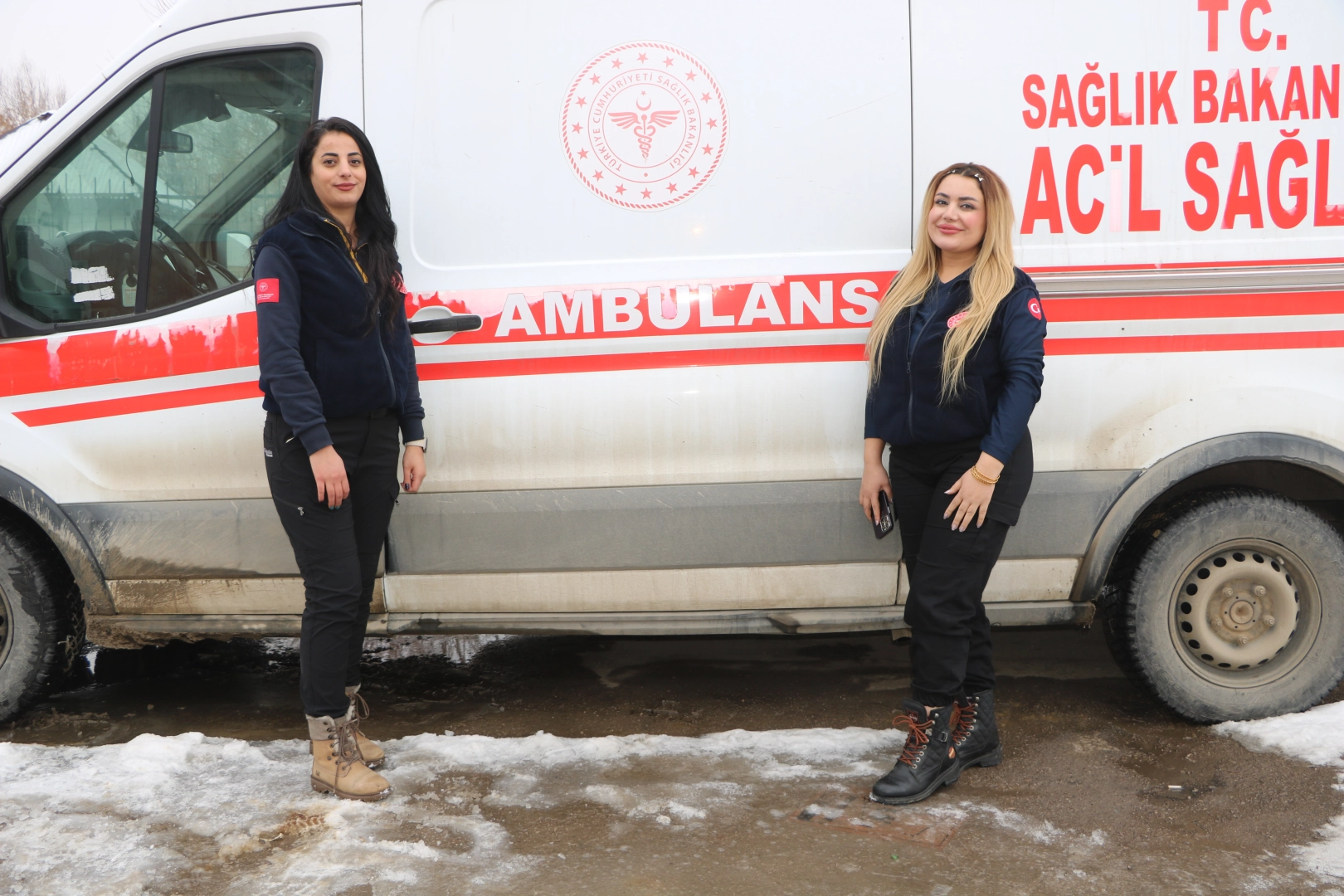 Yüksekova’da kadın ambulans şoförleri hayat kurtarmak için zamanla yarışıyorlar