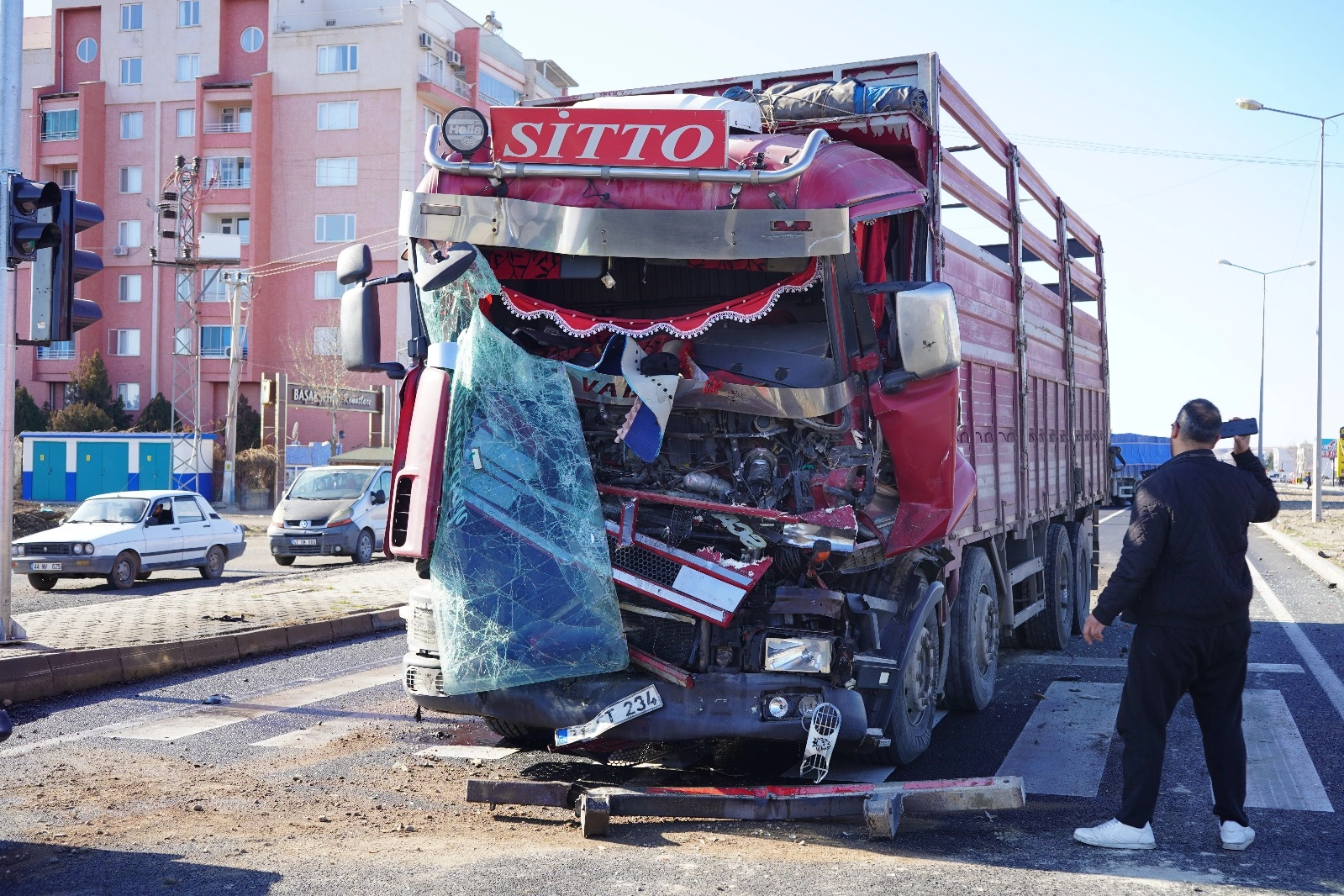 Diyarbakır’da zincirleme kaza: 3 kişi yaralandı