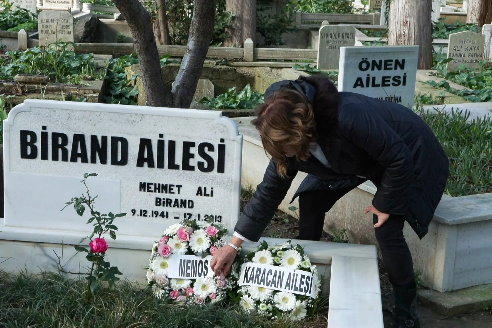 Türk basınının unutulmaz ismi  Mehmet Ali Birand mezarı başında anıldı