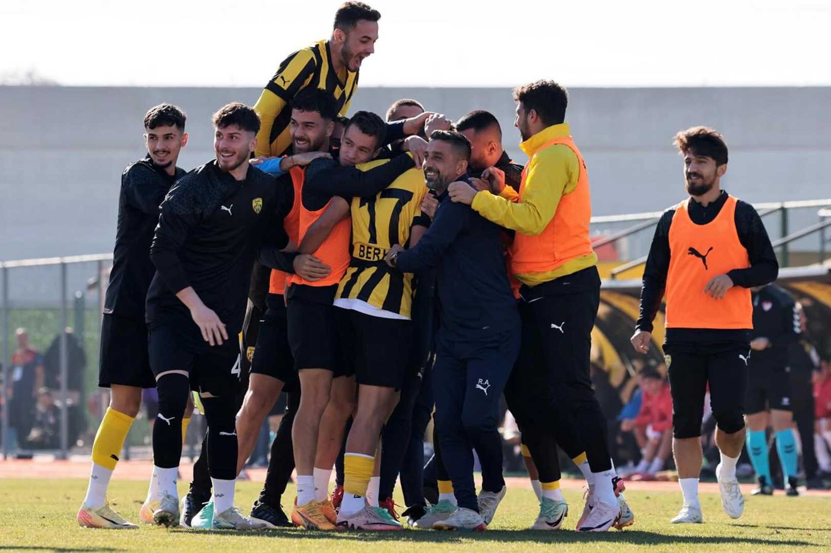 Aliağa Futbol evinde galip