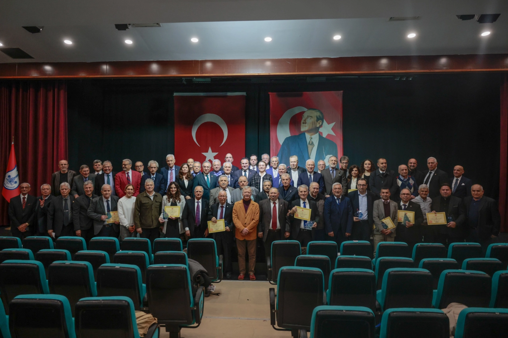 TÜRFAD İzmir Şubesi, Mehmet Ali Kasalı’yı ödüllendirdi