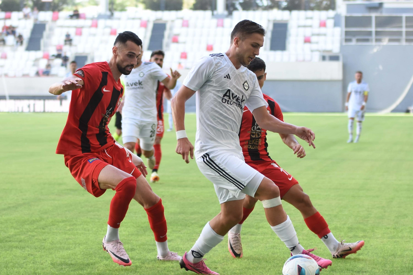 Altay'da Enes Yetkin sözleşmesini tek taraflı feshetti