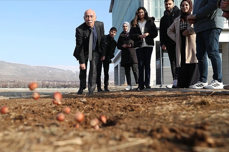 Erzincanlı akademisyen, geleneksel sokak oyunlarını geleceğe miras bırakıyor