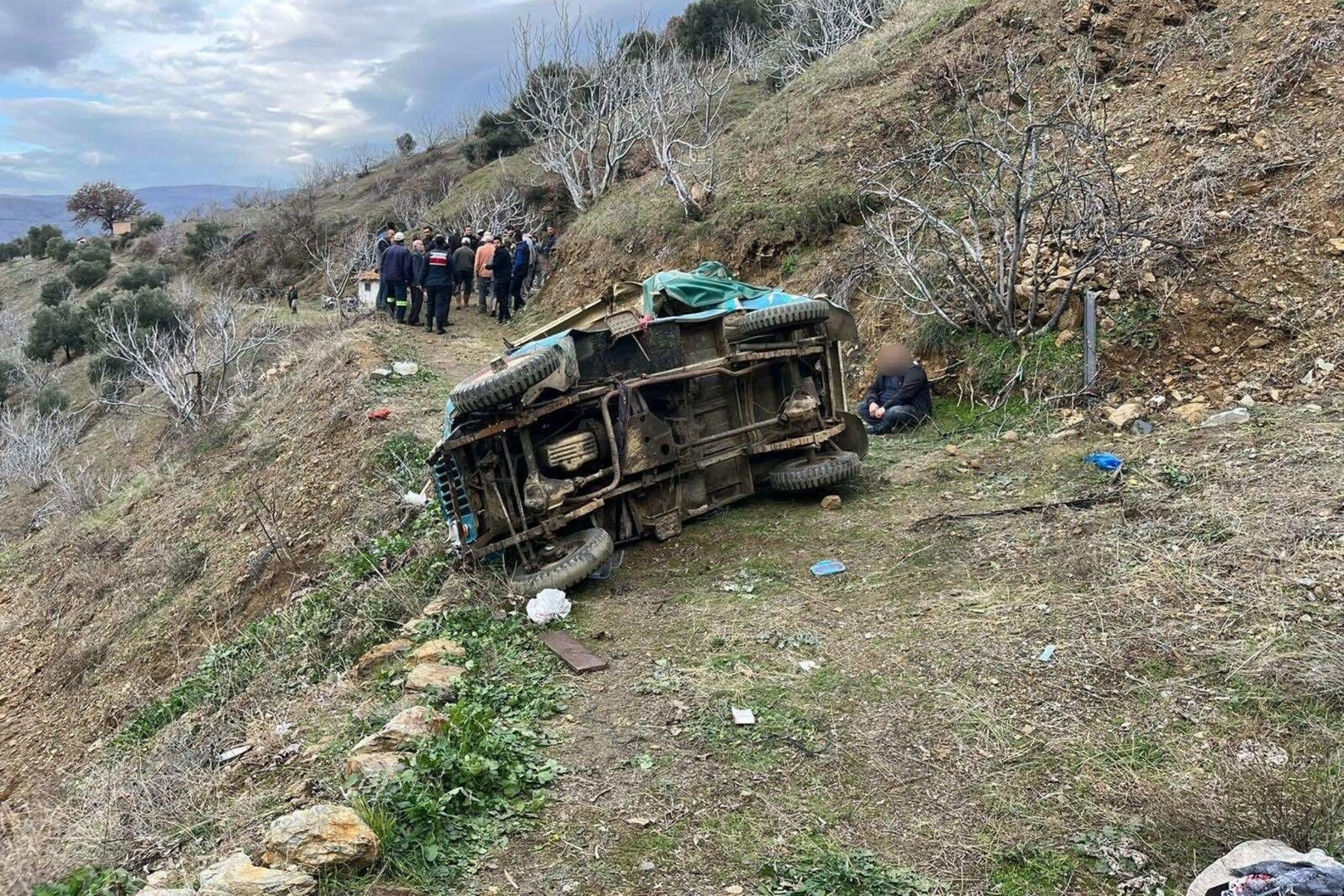 İşçileri taşıyan cip uçuruma yuvarlandı: Ölü ve yaralılar var