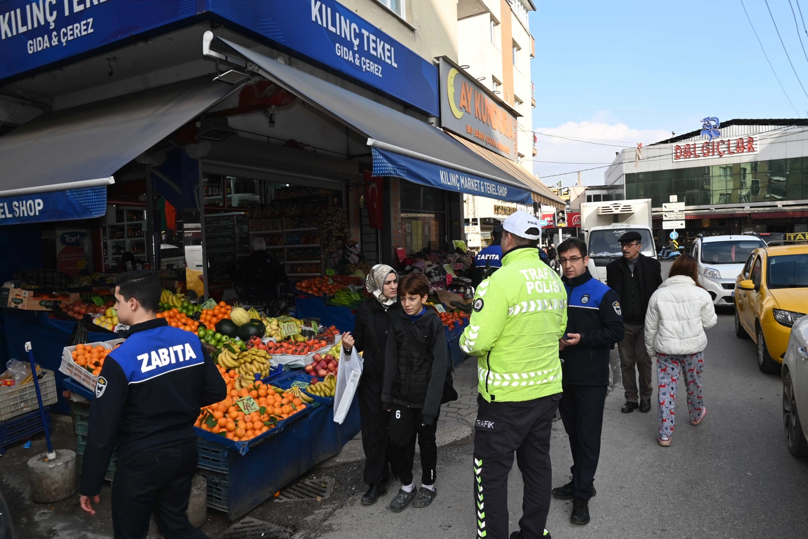 Karabağlar’da kaldırım ve yol işgallerine karşı iş birliği