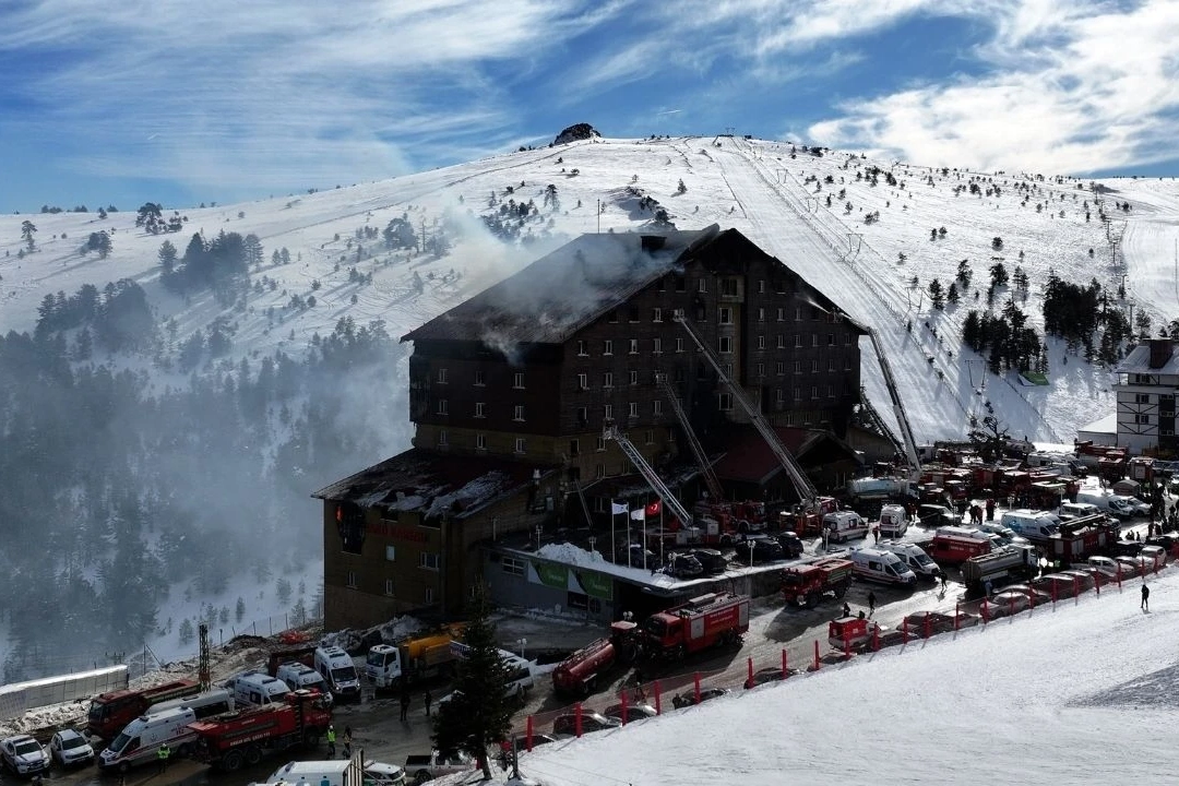 Facia geliyorum demiş: Kartalkaya’daki otel için itfaiye denetimlerinde ‘uygunsuz’ kararı çıkmış