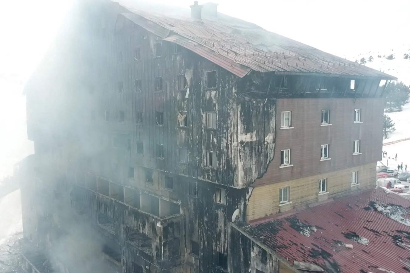 Kartalkaya'daki otellerin yangın merdiveni dışarıda, Grand Kartal’ınki içeride