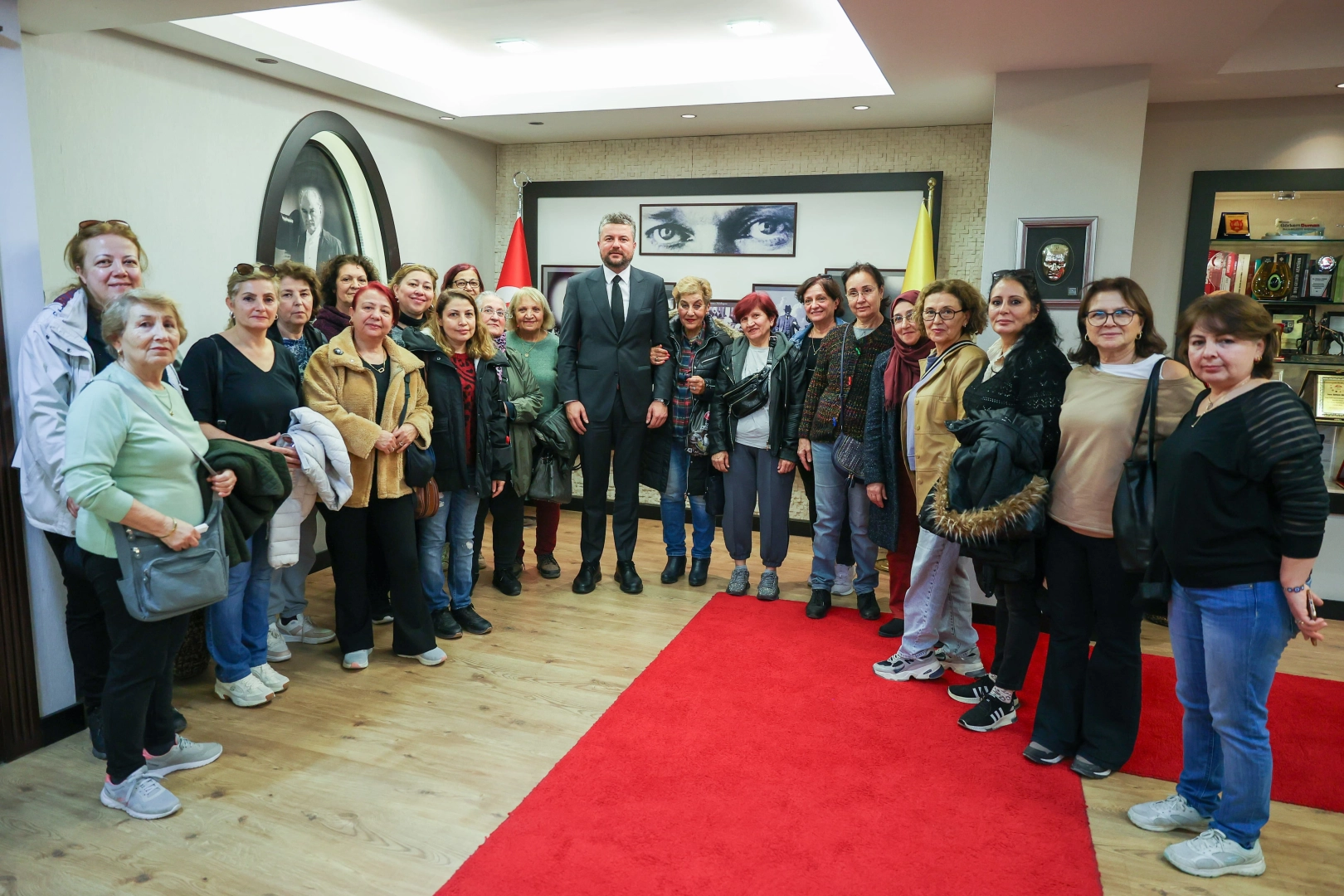 Başkan Duman Bucalı kadınlarla bir araya geldi: Sizlere hizmet etmek benim borcum