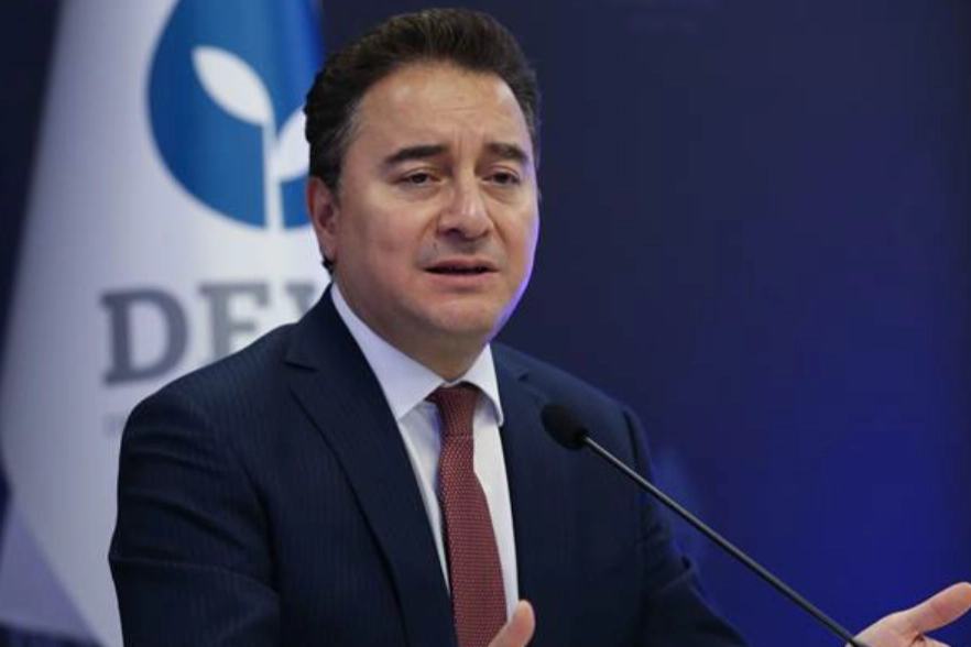 Ali Babacan yanan otelde açıklama yaptı