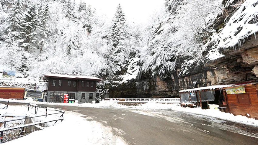 Doğu Karadeniz'in gözdesi Çal Mağarası, 173 bin ziyaretçi ile rekor kırdı