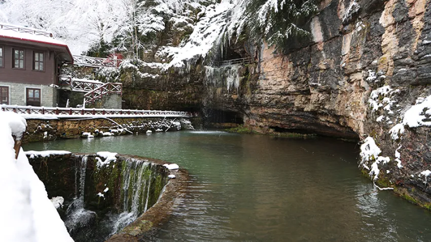 Doğu Karadeniz'in gözdesi Çal Mağarası, 173 bin ziyaretçi ile rekor kırdı