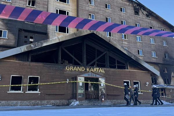 Çevre Bakanlığı ekibi, Grand Kartal Otel'de inceleme yaptı haberinin görseli