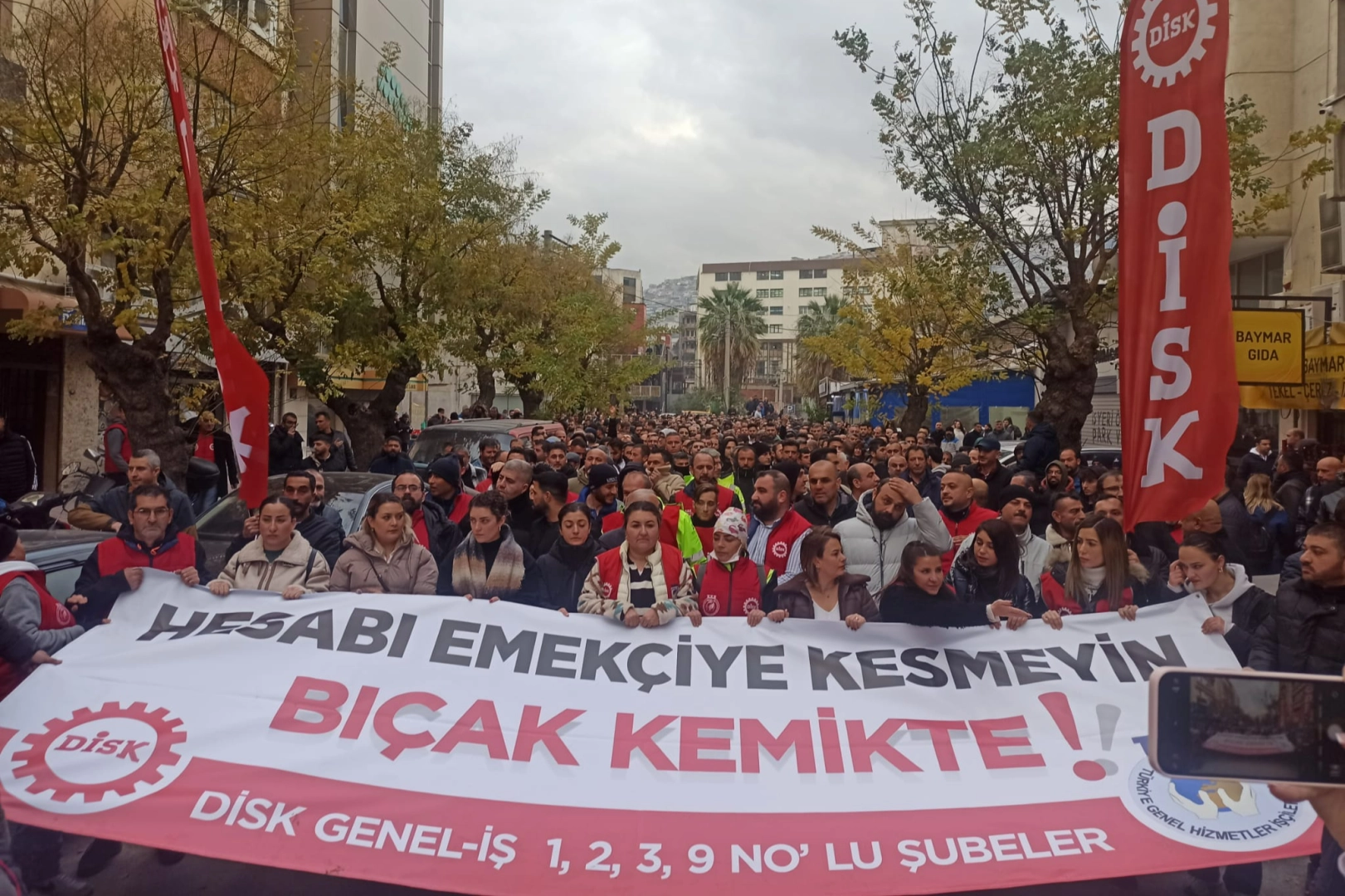 Başkan Tugay 148 personeli işten çıkardı, grev yeniden kapıya dayandı