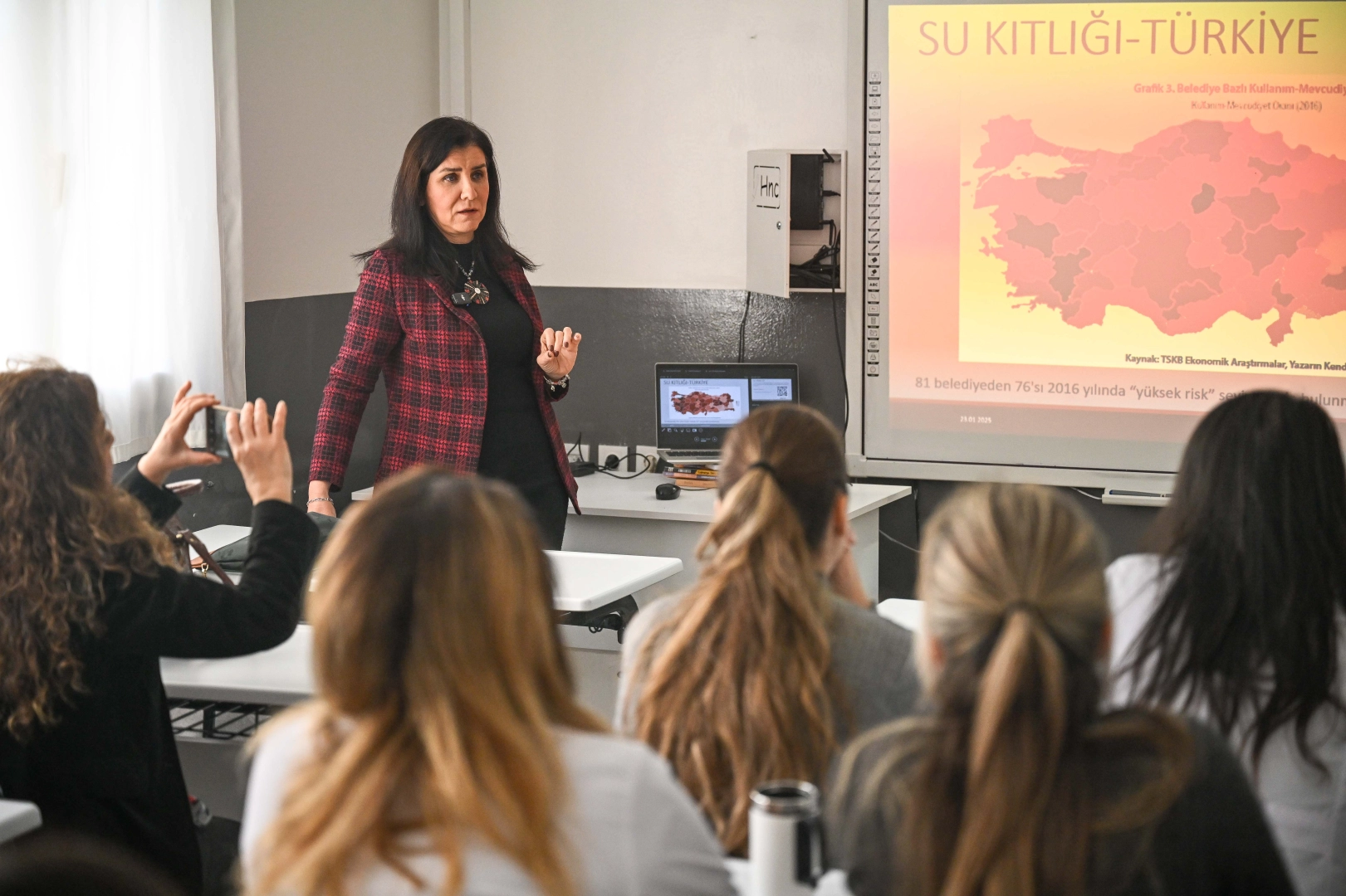 Bornova’da STORMLOG Projesi: Gençler ve öğretmenler, iklim krizine karşı bilinçleniyor