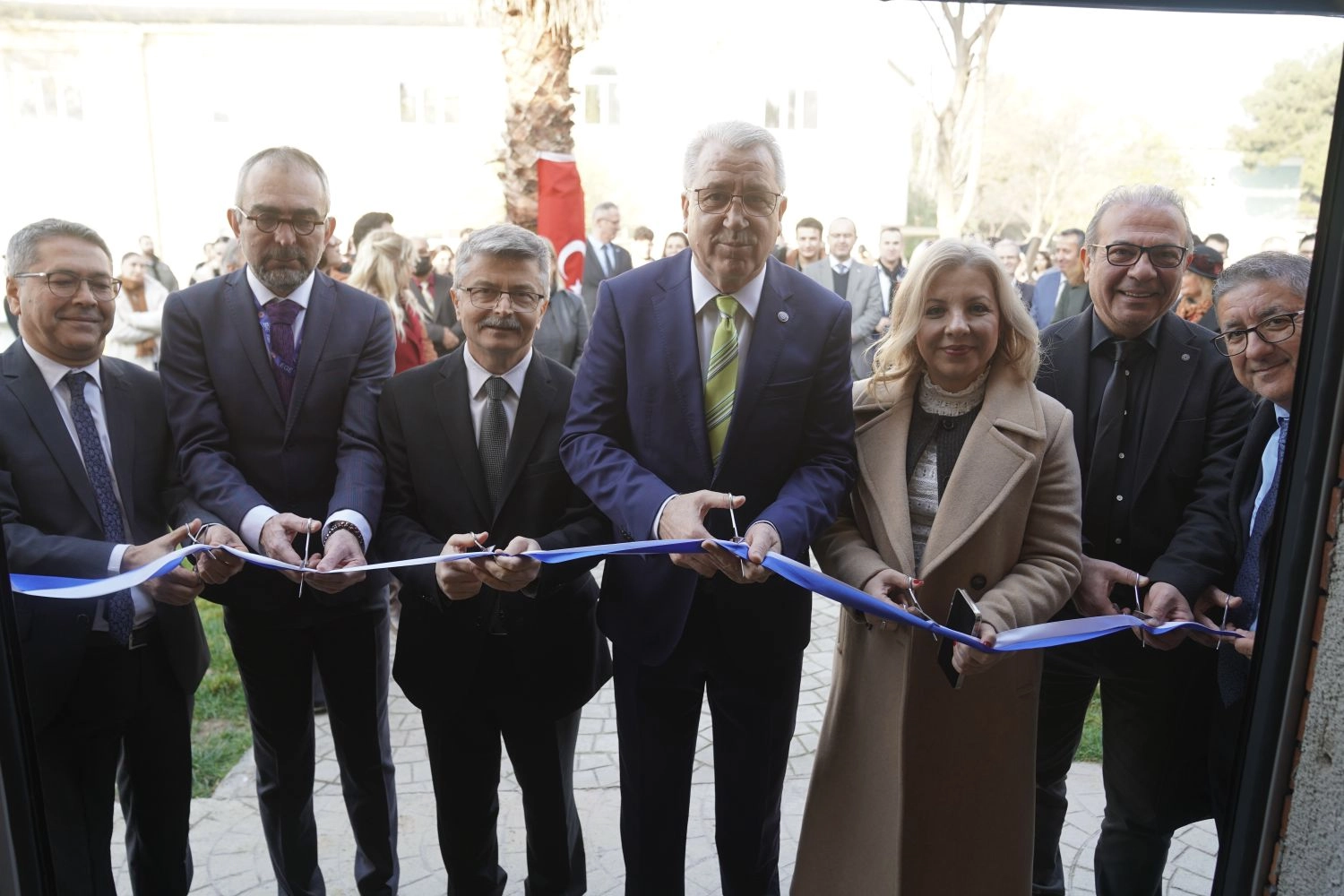 Egeli konservatuvar öğrencileri çalgı çalışma odalarına kavuştu