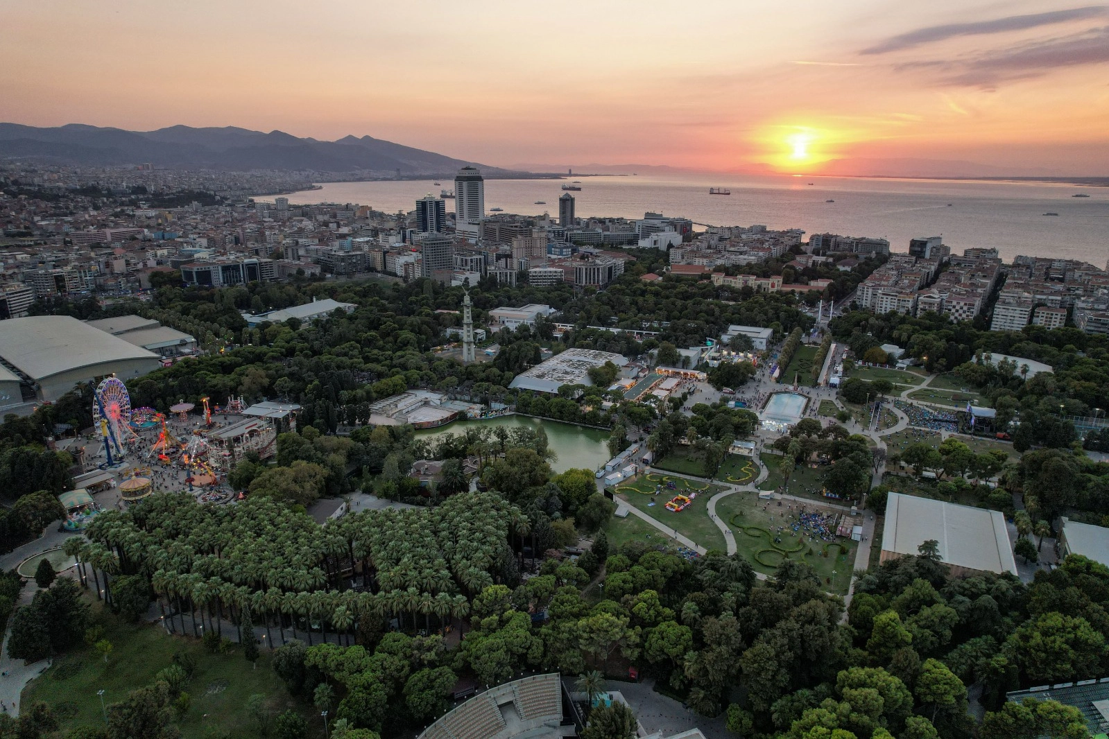 İzmir’de lunapark krizi: Büyükşehir’den açıklama