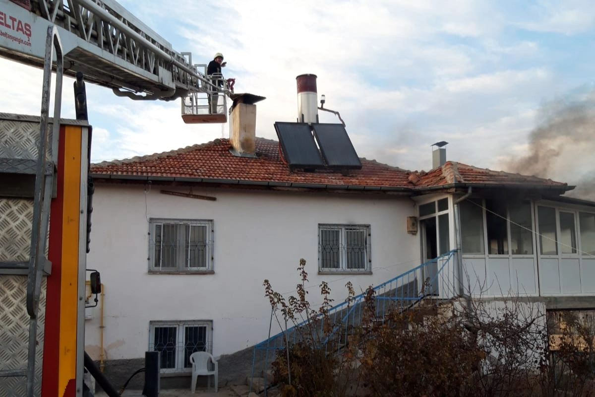 Neşet Ertaş’ın kardeşinin evi yandı