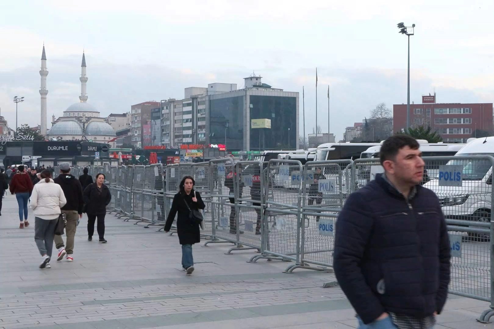 İmamoğlu Çağlayan'da ifade verecek: Polis adliye önünde kuş uçurtmuyor!