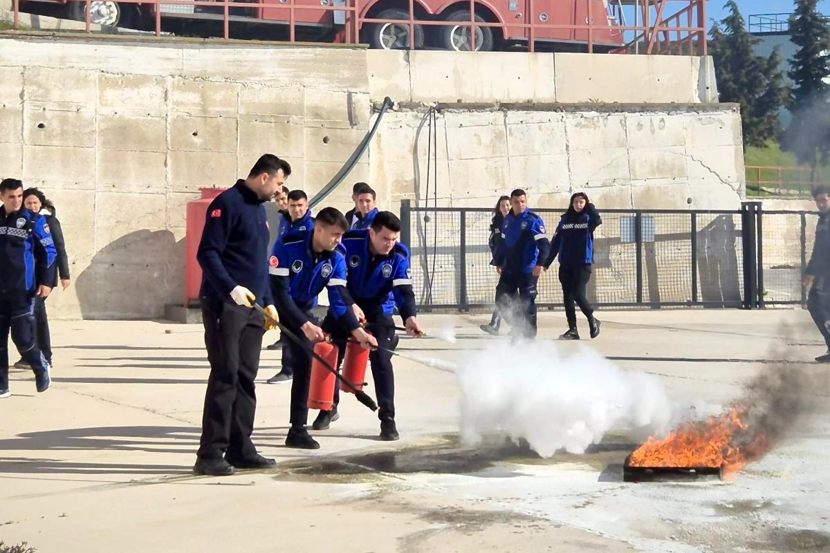 İzmir İtfaiyesi’nden zabıta personeline yangın güvenliği eğitimi