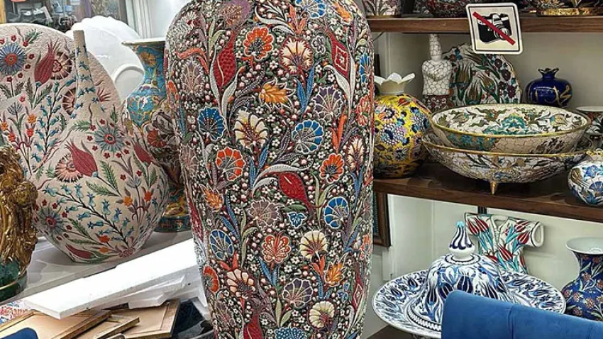 Kütahya'nın çini ustası Remzi Oruç'tan 2 metrelik inanılmaz vazo