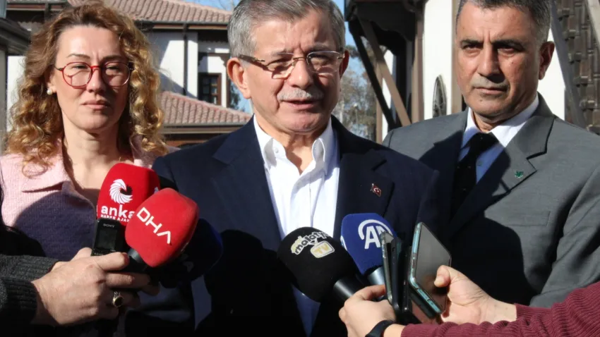 Ahmet Davutoğlu’ndan Kartalkaya tepkisi: Turizm Bakanı hala istifa etmedi