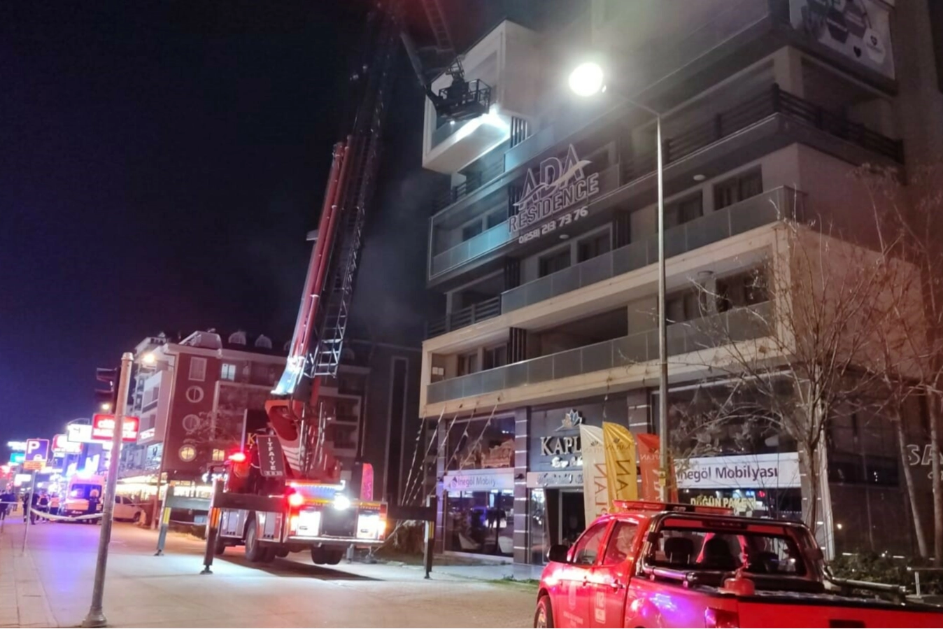 Alevler Denizli’den yükseldi: 7 katlı binada korkutan yangın haberinin görseli