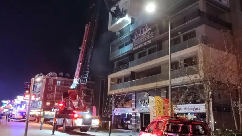 Alevler Denizli’den yükseldi: 7 katlı binada korkutan yangın