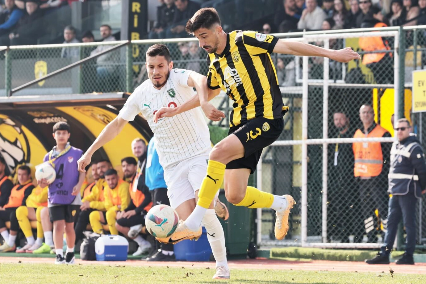 Aliağa Futbol evinde galip haberinin görseli
