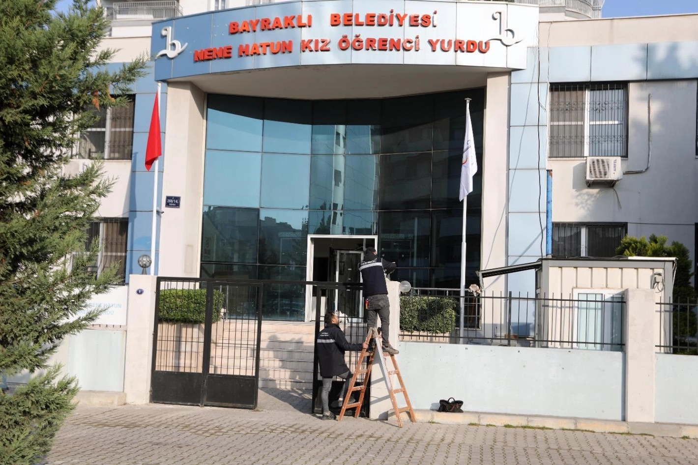 Bayraklı Nene Hatun Kız Öğrenci Yurdu'nda eksikler tamamlandı haberinin görseli