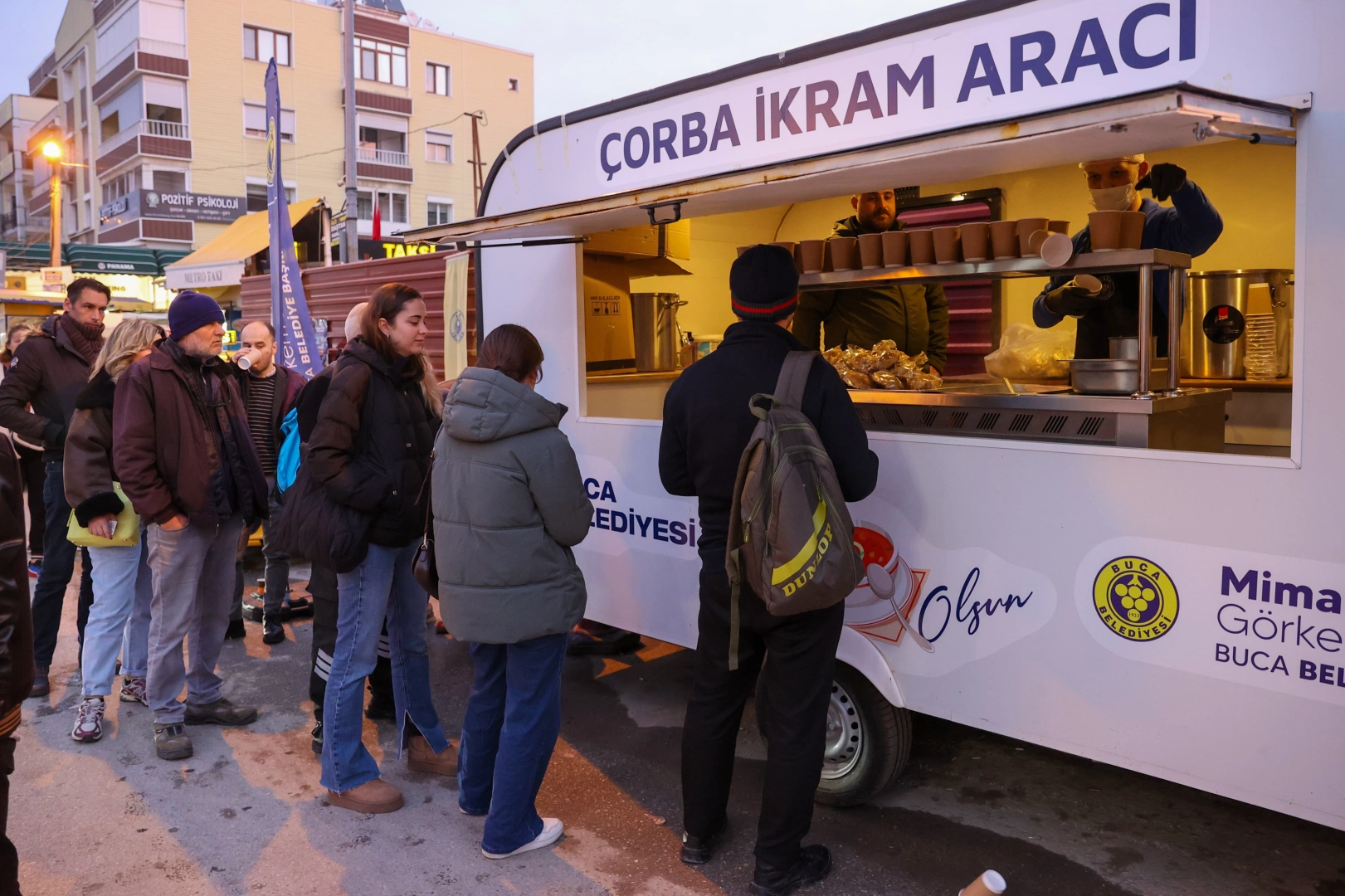 Bucalılara sıcak çorba ikramı haberinin görseli