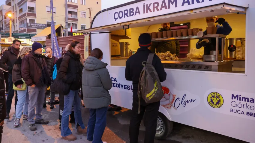 Bucalılara sıcak çorba ikramı