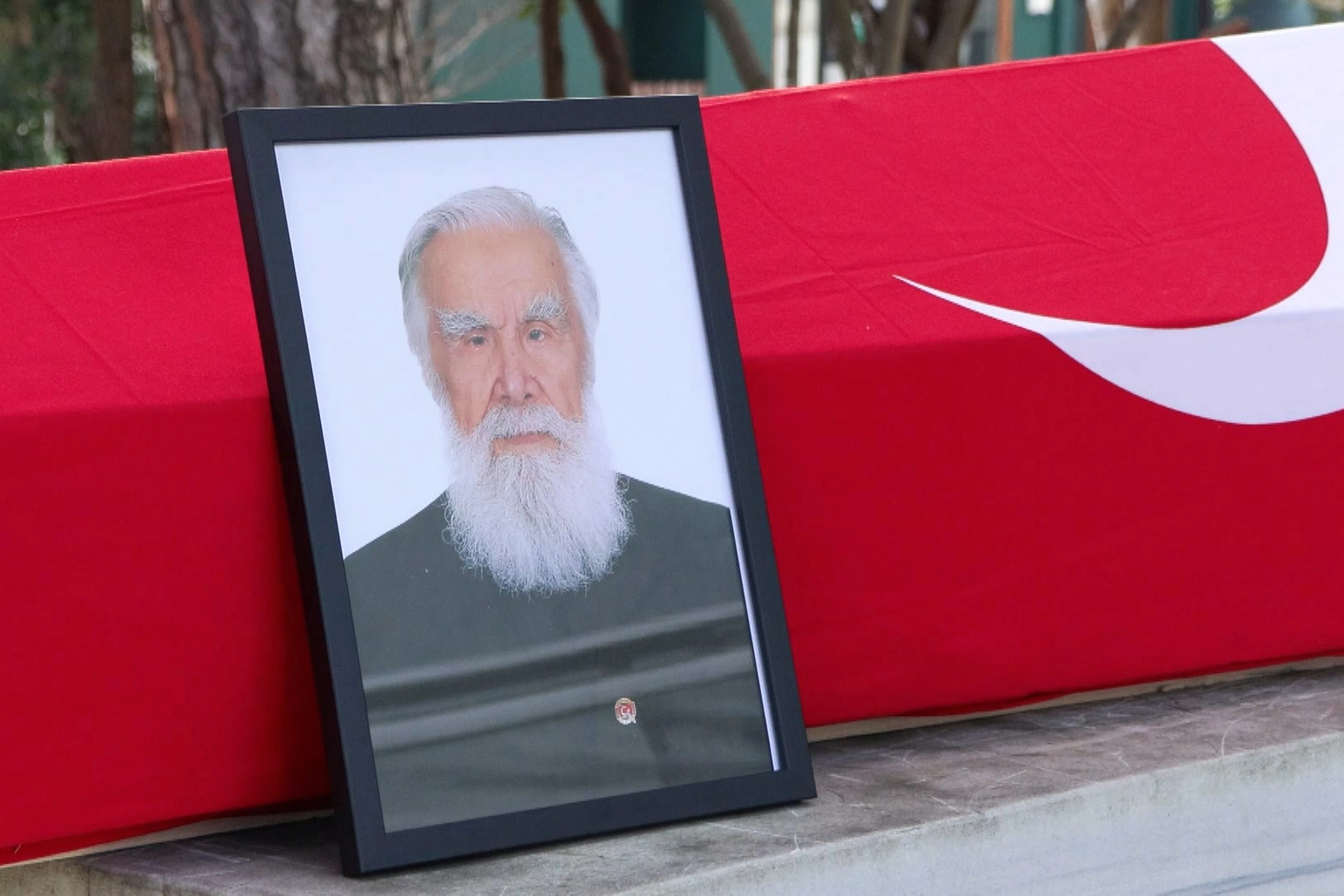 Ethem Çalışkan’a veda: Son yolculuğa uğurlandı haberinin görseli