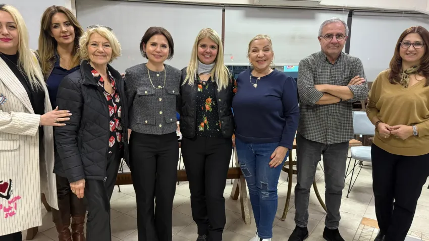 İzmirli gazetecilere stresle başa çıkmanın yolları anlatıldı haberinin görseli