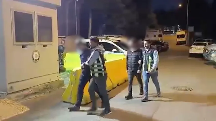 Trafikte birbirleriyle yarıştılar, yolcuları tehlikeye attılar: O minibüs şoförlerine 28 bin lira ceza haberinin görseli