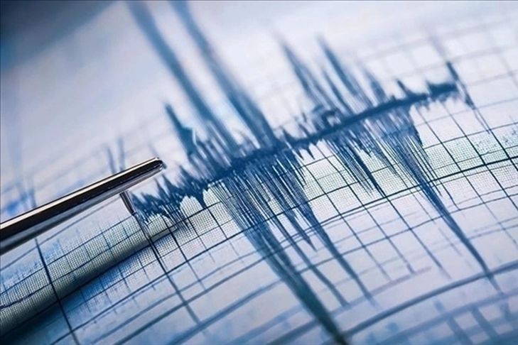 48 saatte 400 deprem: Halk Santorini Adası'nı terk ediyor