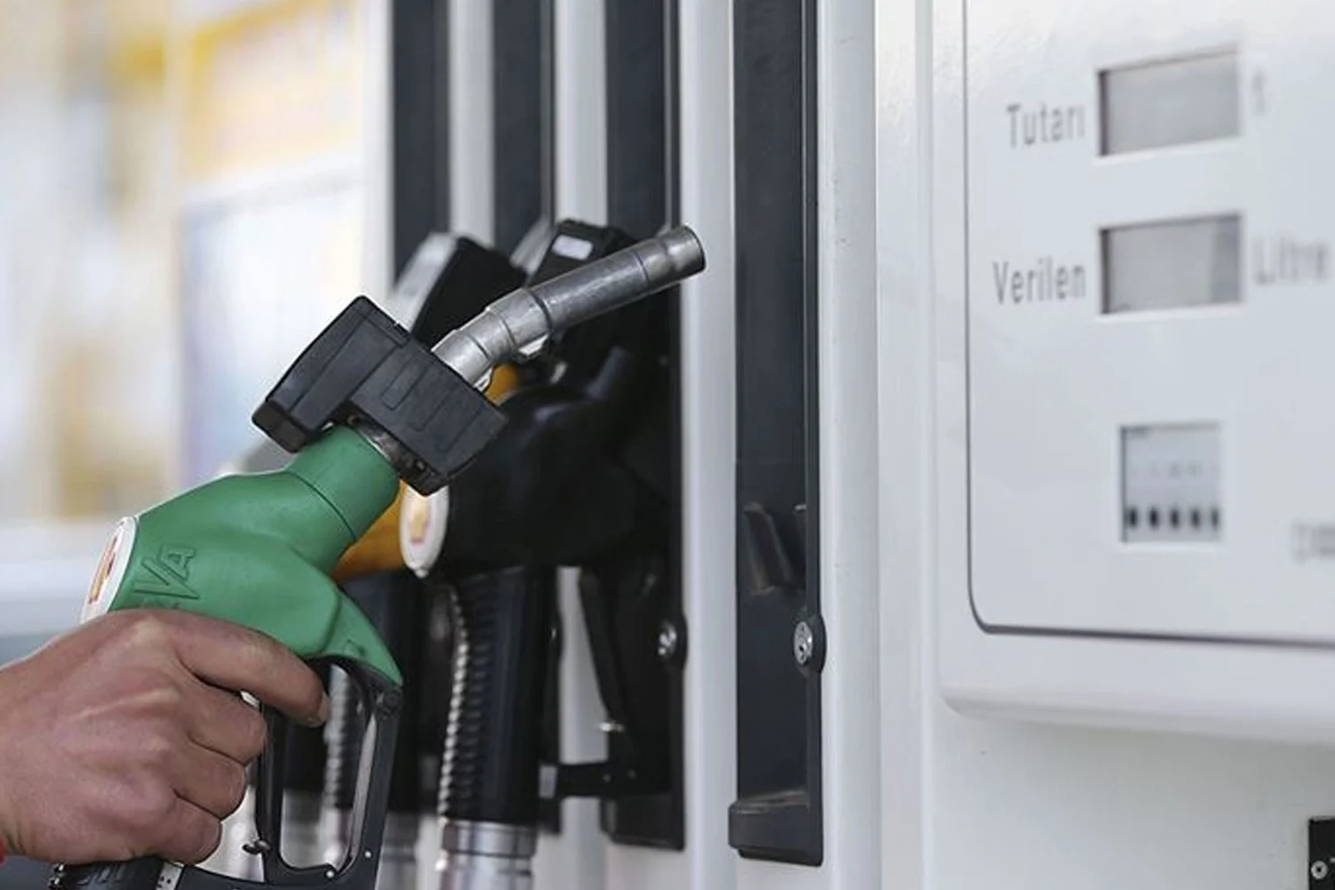 4 Şubat güncel akaryakıt fiyatları: Benzine, motorine, LPG’ye indirim veya zam var mı?