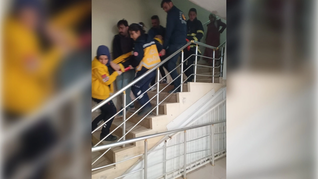 Asansör kabini düştü: 4 kişi yaralandı