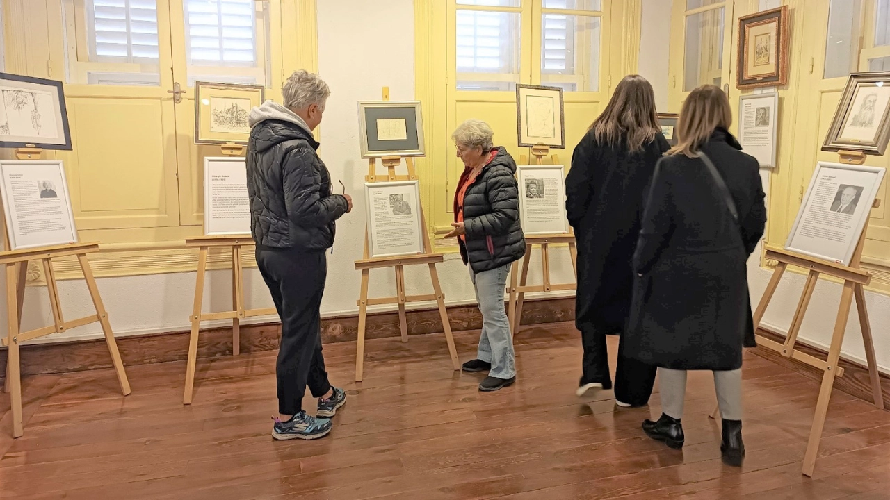 Bornova’da sanatın kalbi atıyor: Küçük İşler Büyük İmzalar Sergisi büyük ilgi görüyor