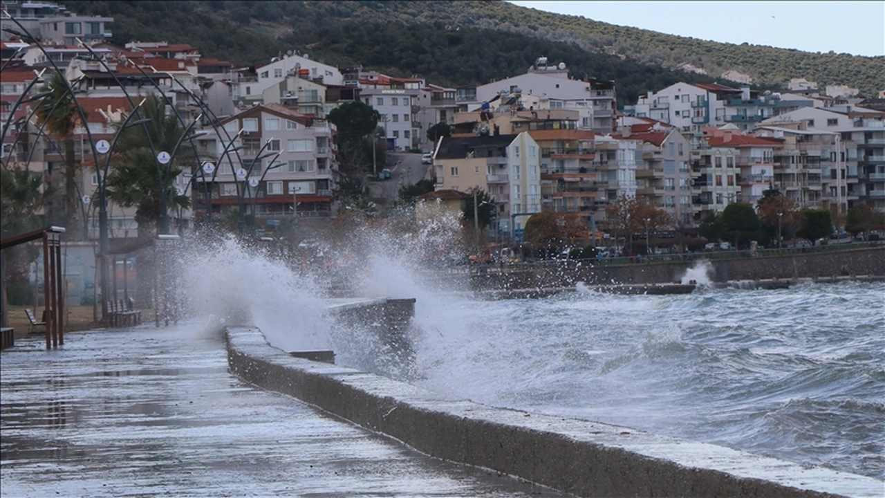 İzmir Valiliği’nden Ege Denizi’nde fırtına uyarısı 